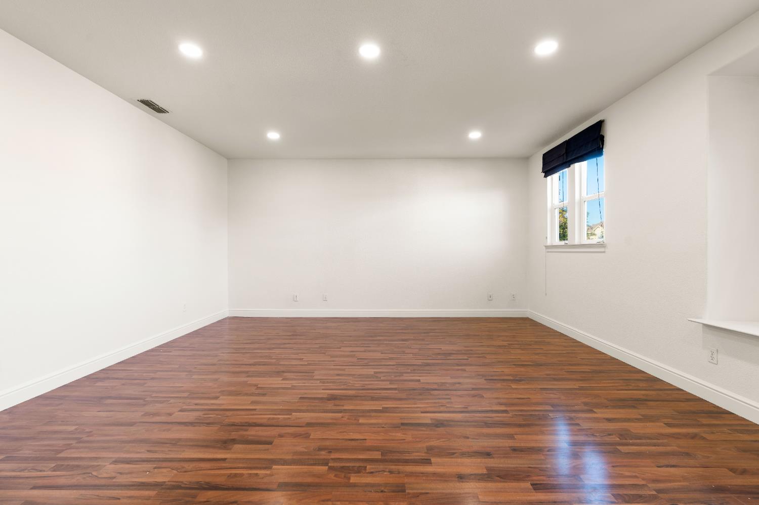 1580 Vista Ridge Way Roseville, CA 95661 - Photo 38 of 58 an empty room with wooden floor and windows