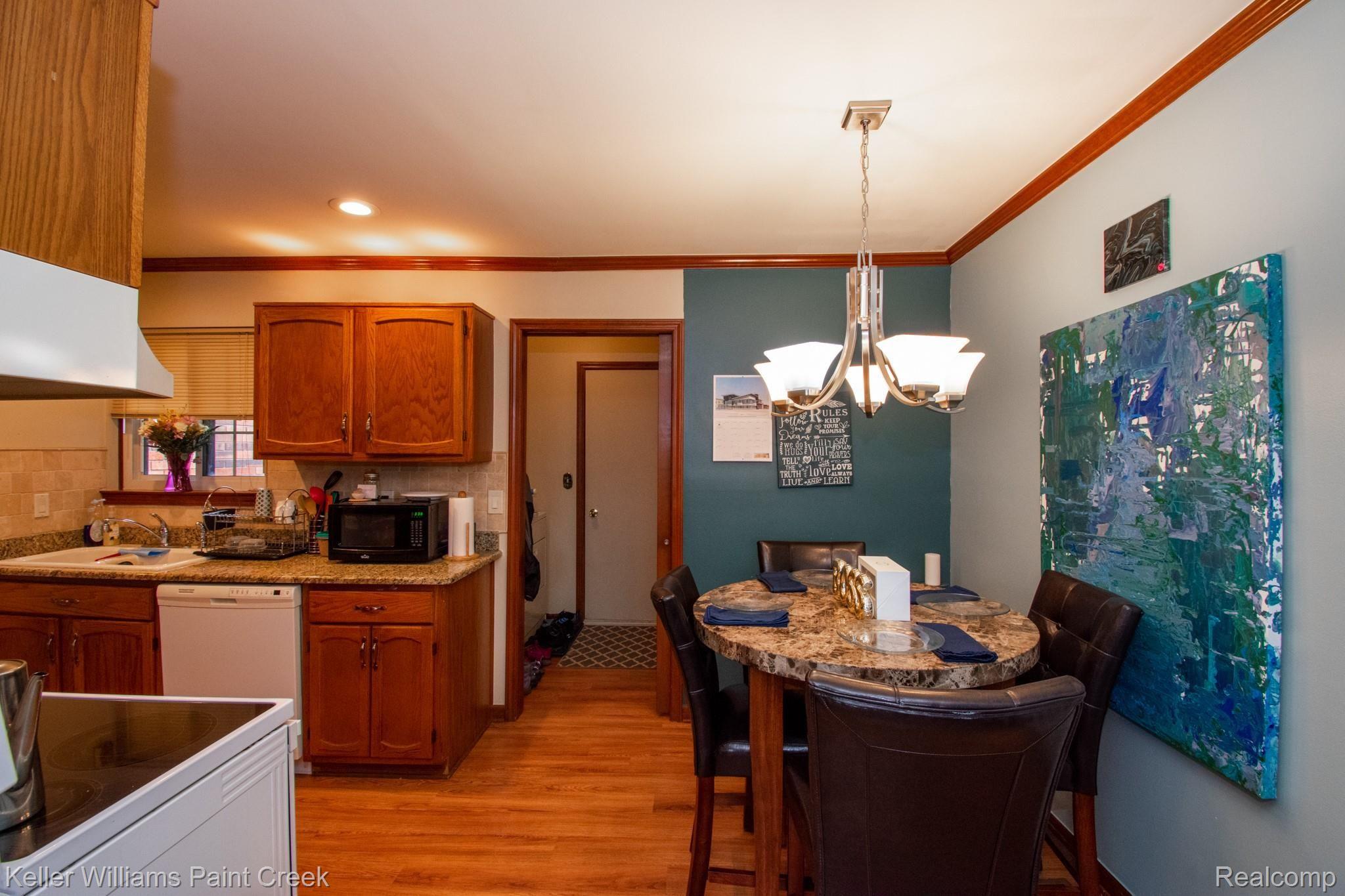5316 Rene Drive Warren, MI 48091 - Photo 9 of 25 Dine-in kitchen.jpg