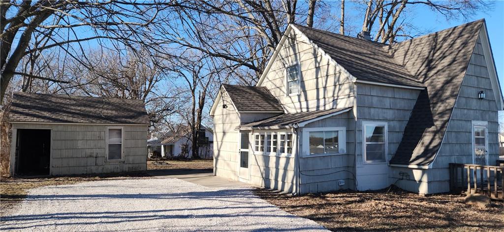 202 South Metcalf Road Louisburg, KS 66053 - Photo 2 of 15