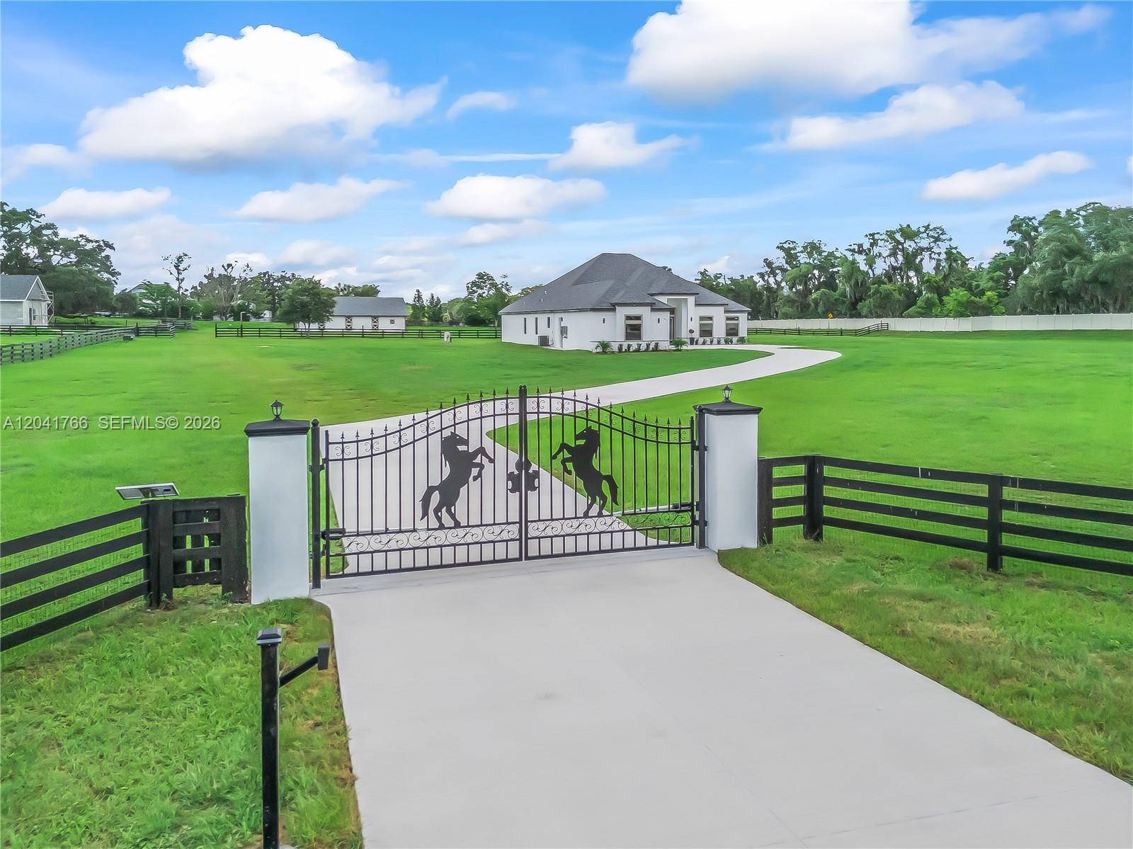 7041 Northeast 22nd Ct Road Ocala, FL 34479 - Photo 4 of 50
