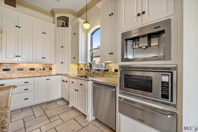 $1,075,000 | 3203 Lexington Lakes Avenue, Baton Rouge, LA 70810