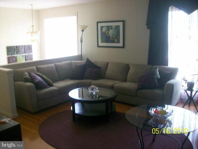 14101 Dub Drive Laurel, MD 20708 - Photo 2 of 23 Living Room