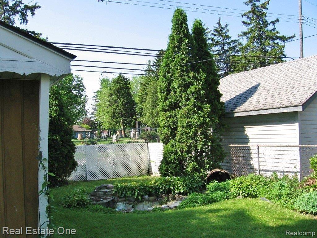 8336 Harding Street Center Line, MI 48015 - Photo 6 of 9 5.JPG