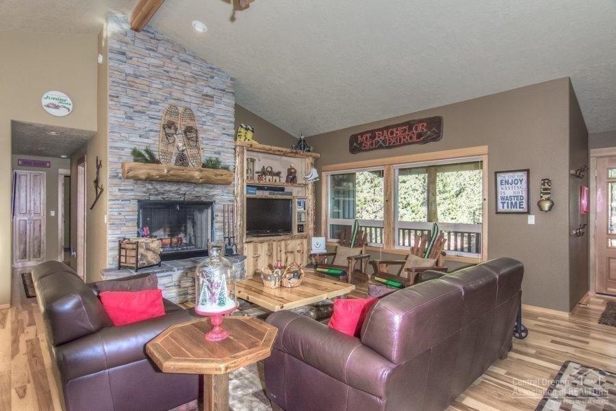 56724 Spring River Loop Bend, OR 97707 - Photo 4 of 24 Large double, wood-wrapped windows, allo