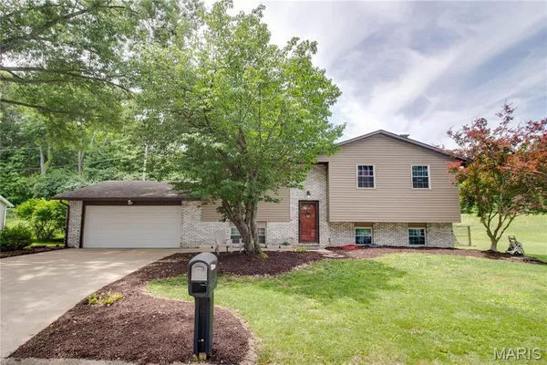 $210,000 | 5204 Pin Oak Drive, Alton, IL 62002