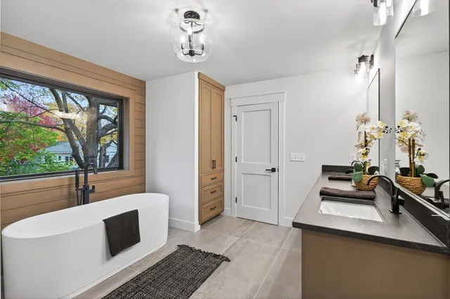 $2,674,000 | 641 Park Street East, Wayzata, MN 55391