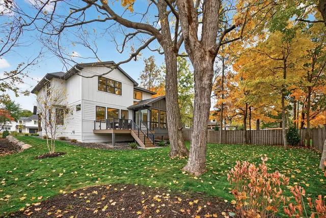 $2,674,000 | 641 Park Street East, Wayzata, MN 55391