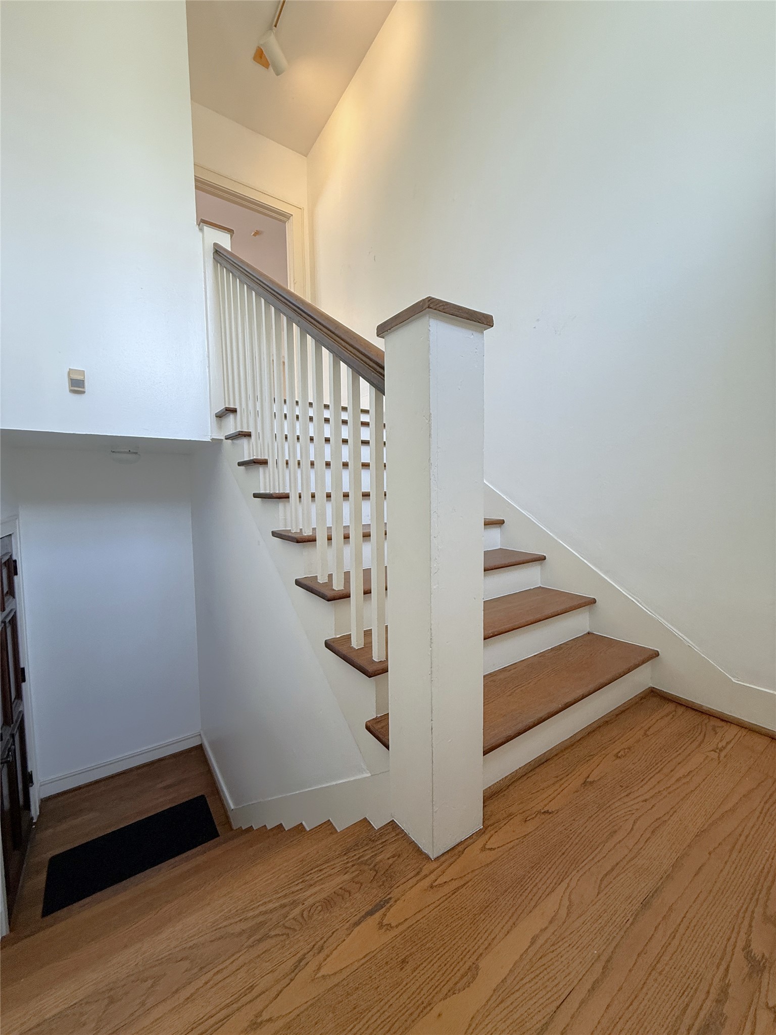 2311 Wroxton Road Houston, TX 77005 - Photo 2 of 24 Welcome home to beautiful hardwoods!