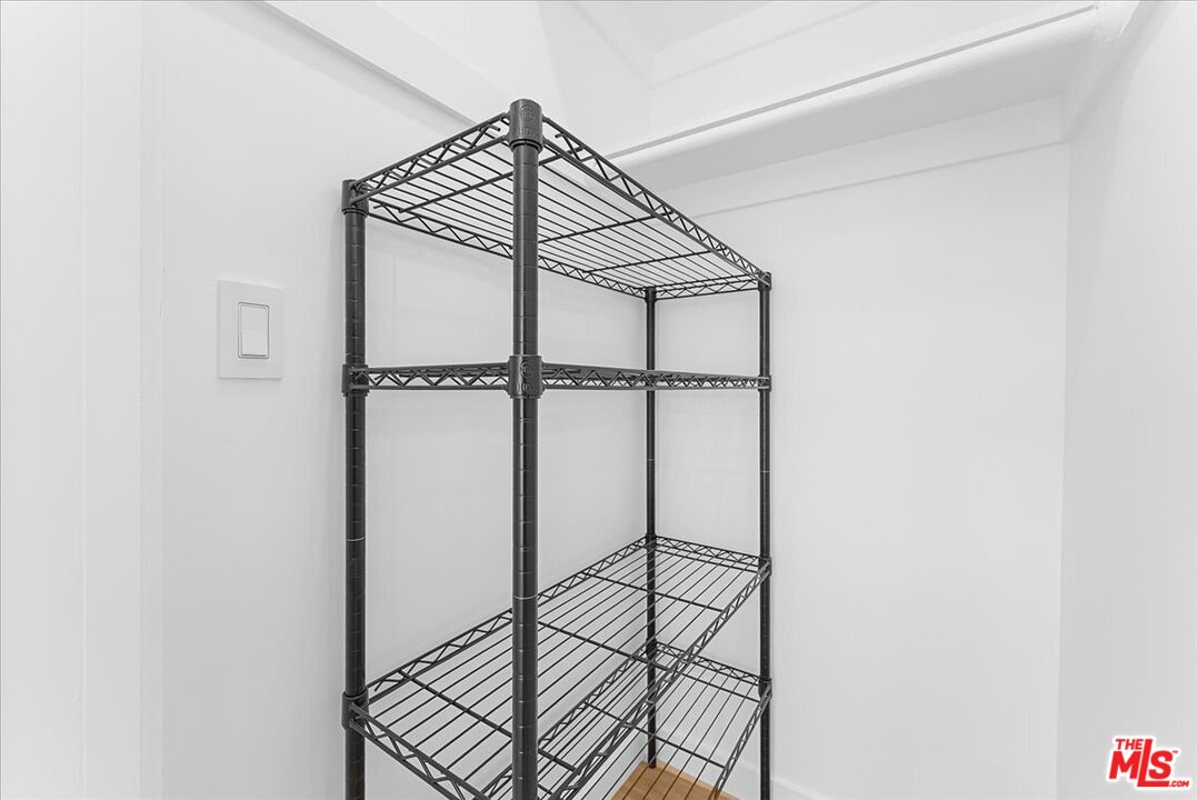 2948 Exposition Boulevard, Unit 7 Santa Monica, CA 90404 - Photo 10 of 15 a view of an empty room