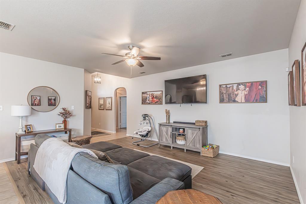 405 Calder Lane Ponder, TX 76259 - Photo 11 of 36
