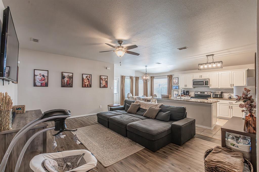 405 Calder Lane Ponder, TX 76259 - Photo 12 of 36