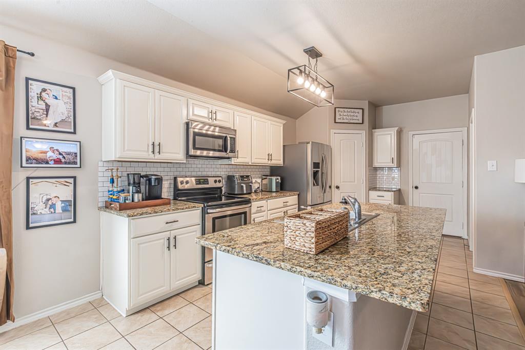 405 Calder Lane Ponder, TX 76259 - Photo 14 of 36