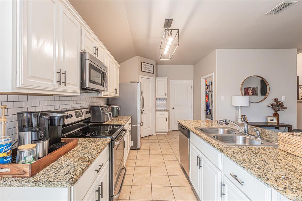 405 Calder Lane Ponder, TX 76259 - Photo 15 of 36