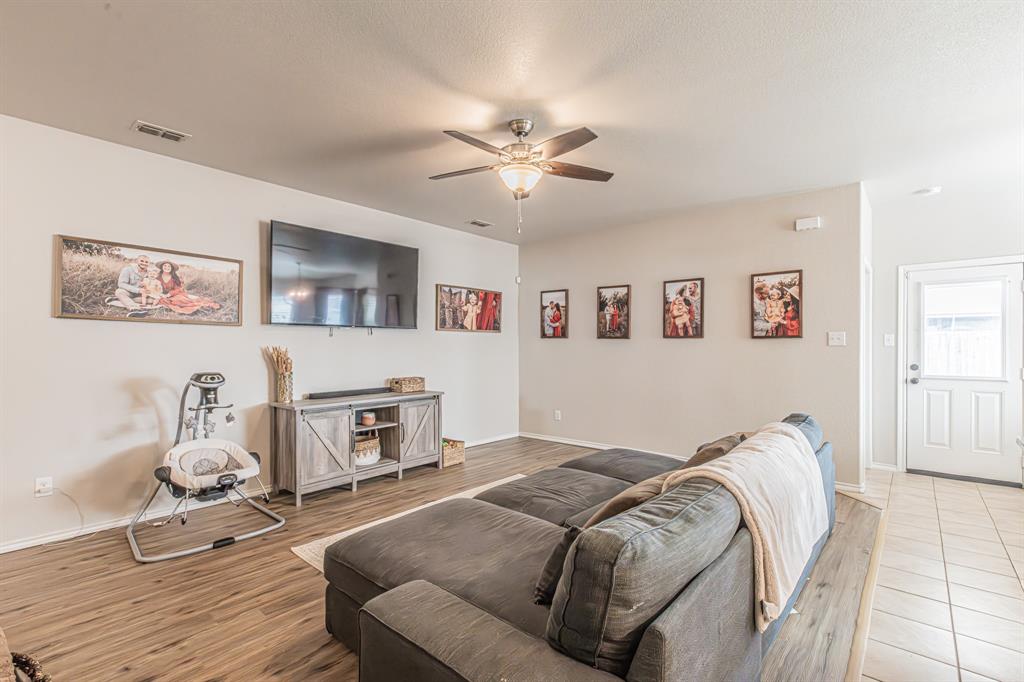405 Calder Lane Ponder, TX 76259 - Photo 10 of 36