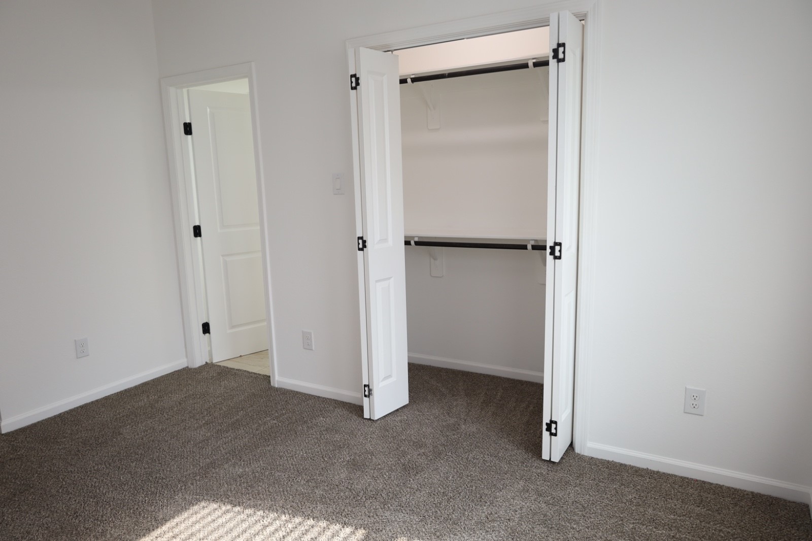 6614 Foster Street Houston, TX 77021 - Photo 13 of 15 a view of closet area