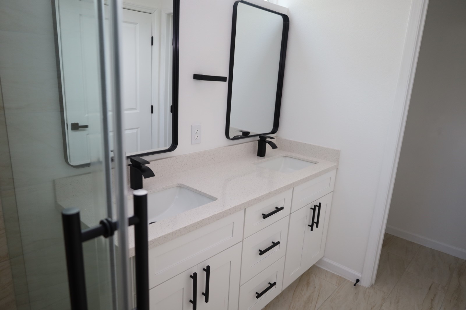 6614 Foster Street Houston, TX 77021 - Photo 9 of 15 a bathroom with a sink and mirror