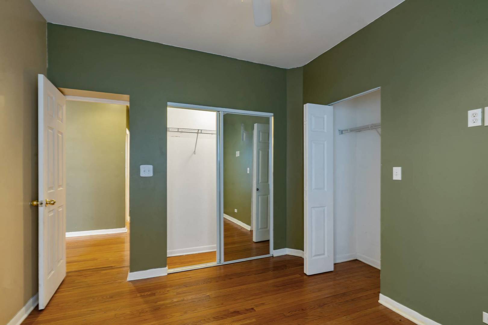 8154 South Drexel Avenue, Unit 2E Chicago, IL 60619 - Photo 6 of 15 a view of entryway with wooden floor