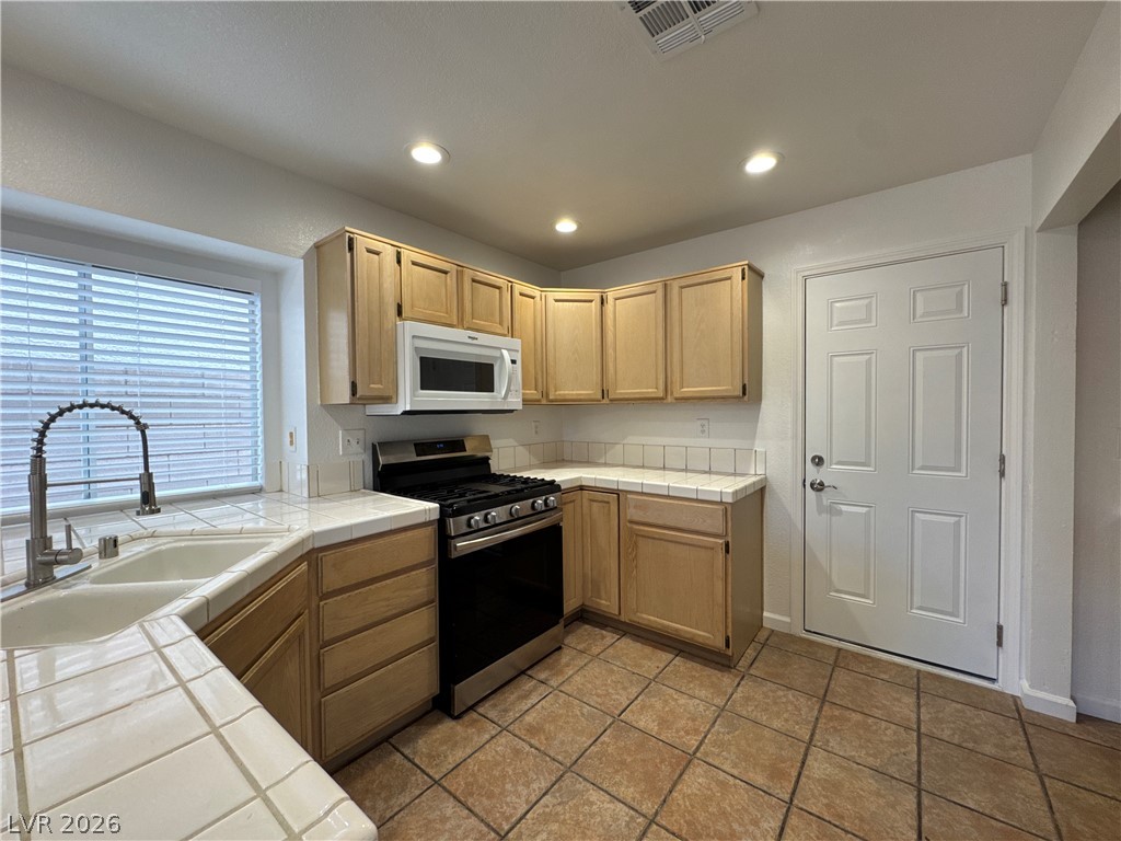 73 Sea Holly Way Henderson, NV 89074 - Photo 16 of 59