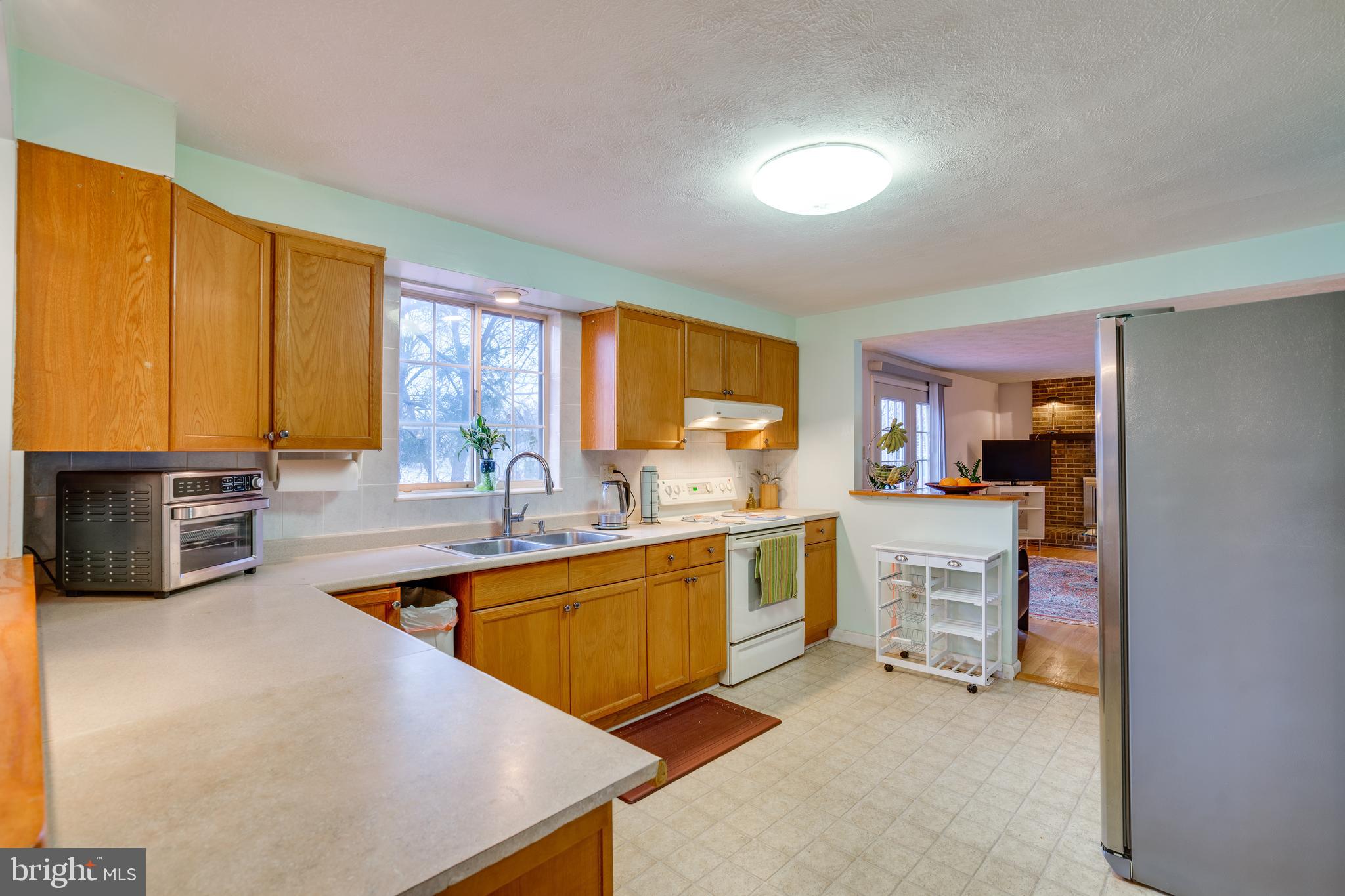 2851 Edgelea Road Vienna, VA 22181 - Photo 14 of 70