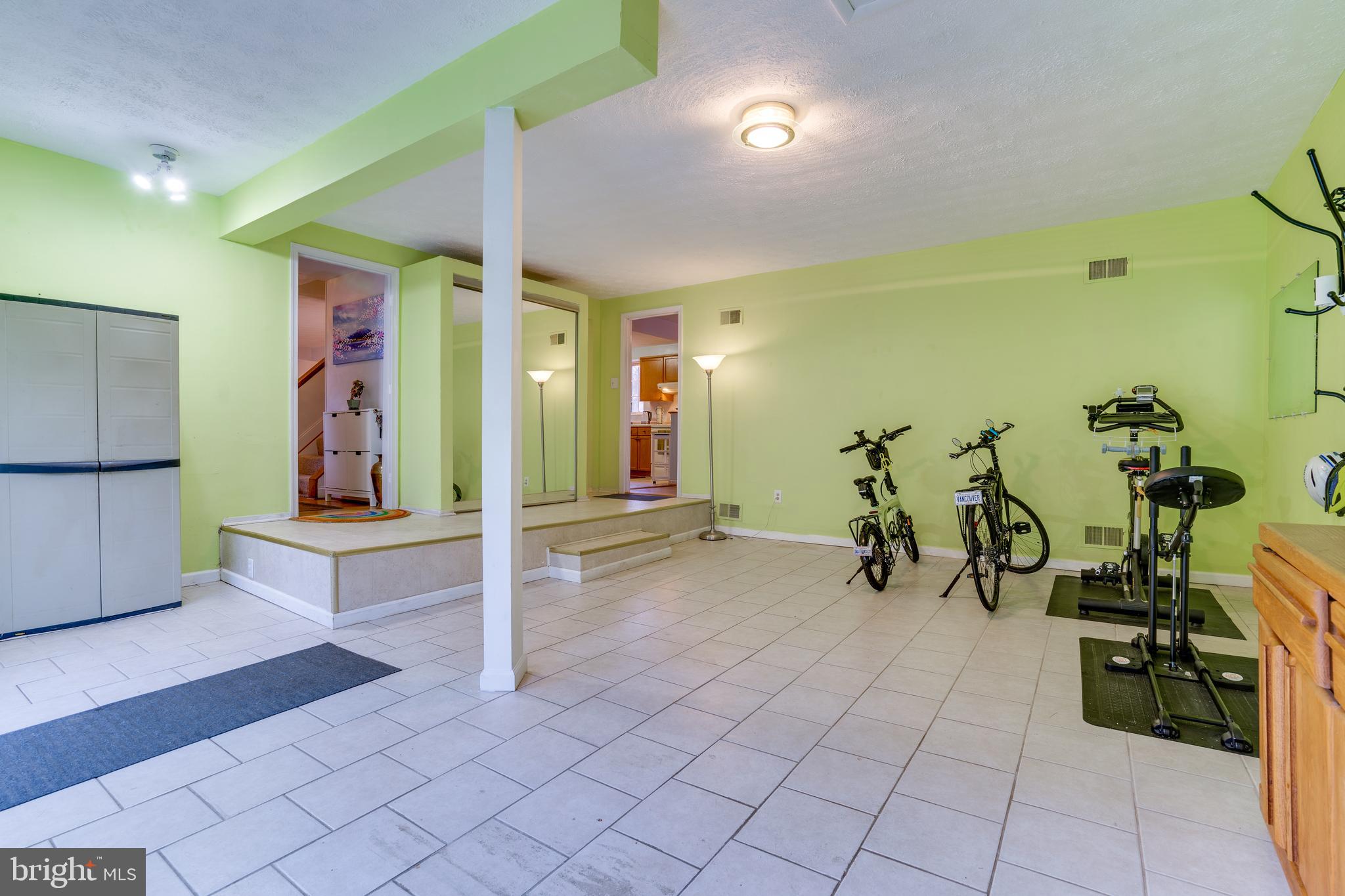 2851 Edgelea Road Vienna, VA 22181 - Photo 24 of 70