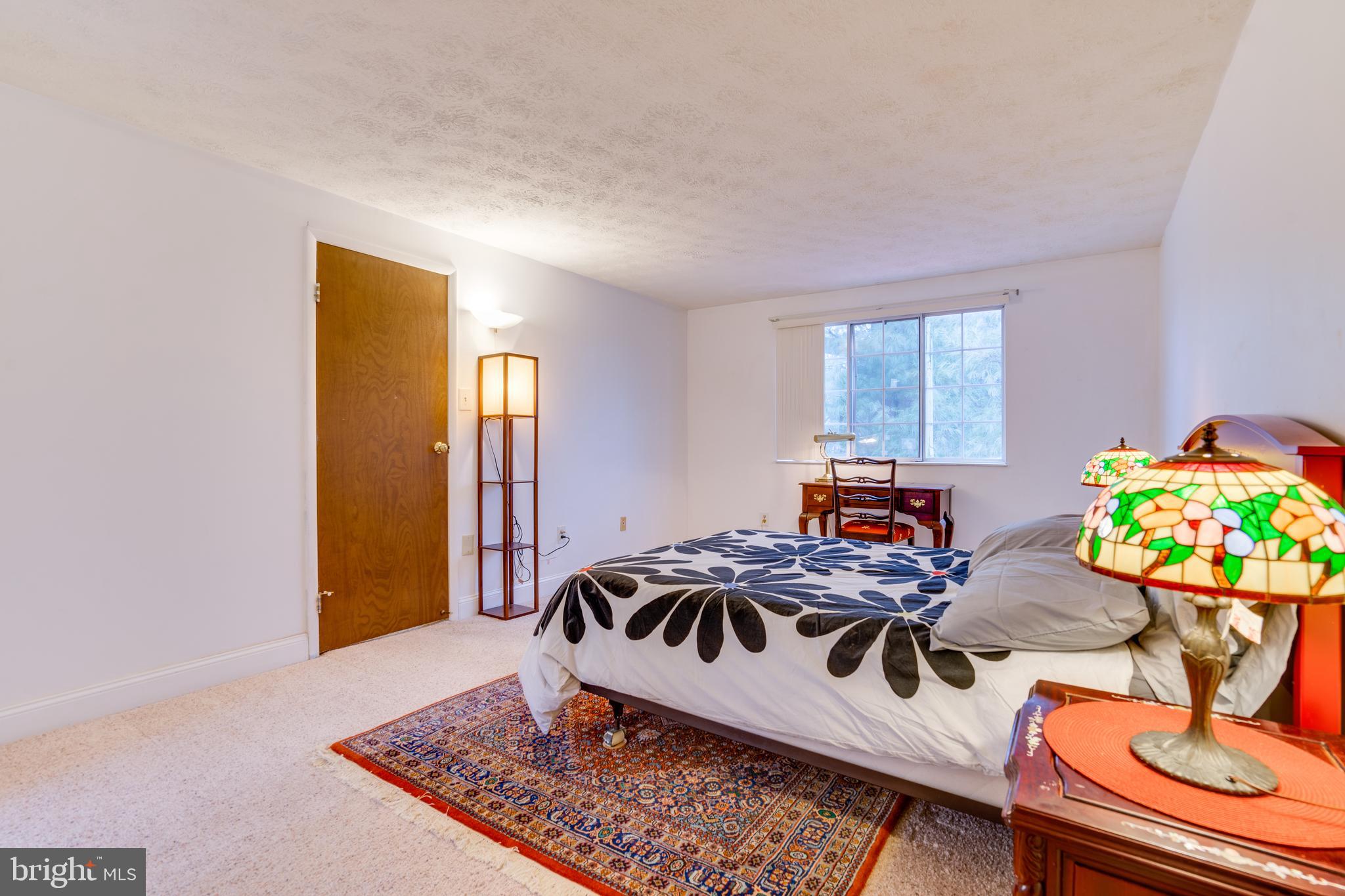 2851 Edgelea Road Vienna, VA 22181 - Photo 32 of 70