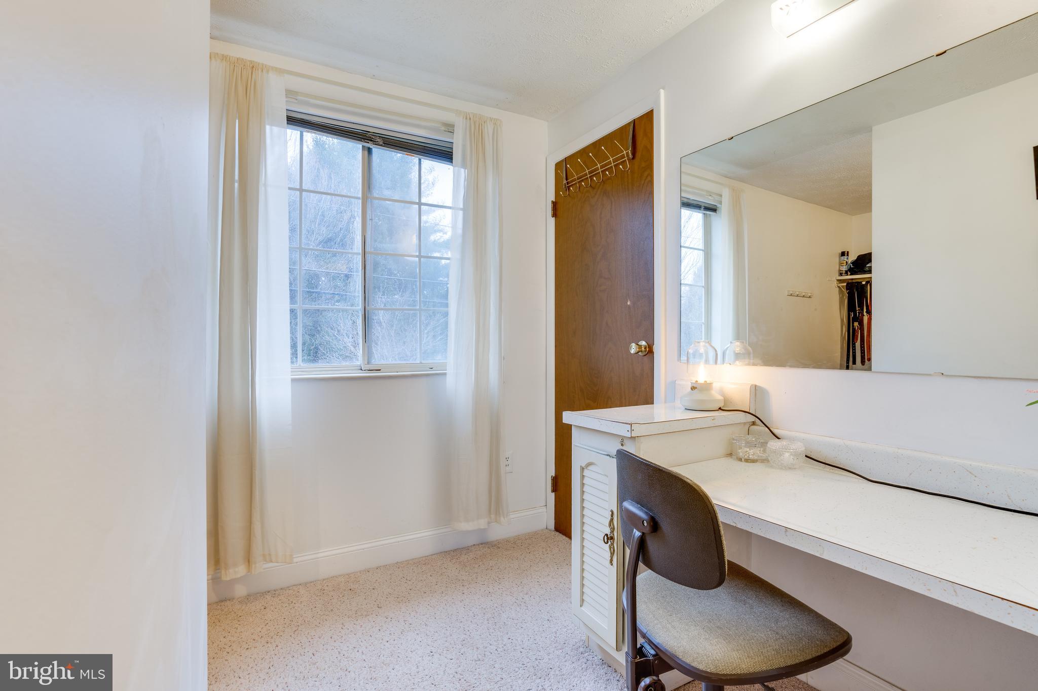 2851 Edgelea Road Vienna, VA 22181 - Photo 34 of 70