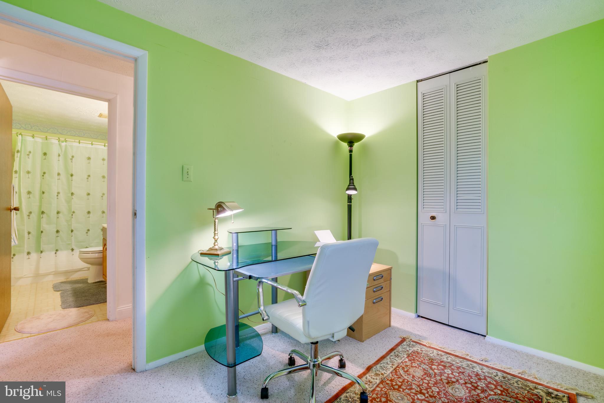 2851 Edgelea Road Vienna, VA 22181 - Photo 38 of 70