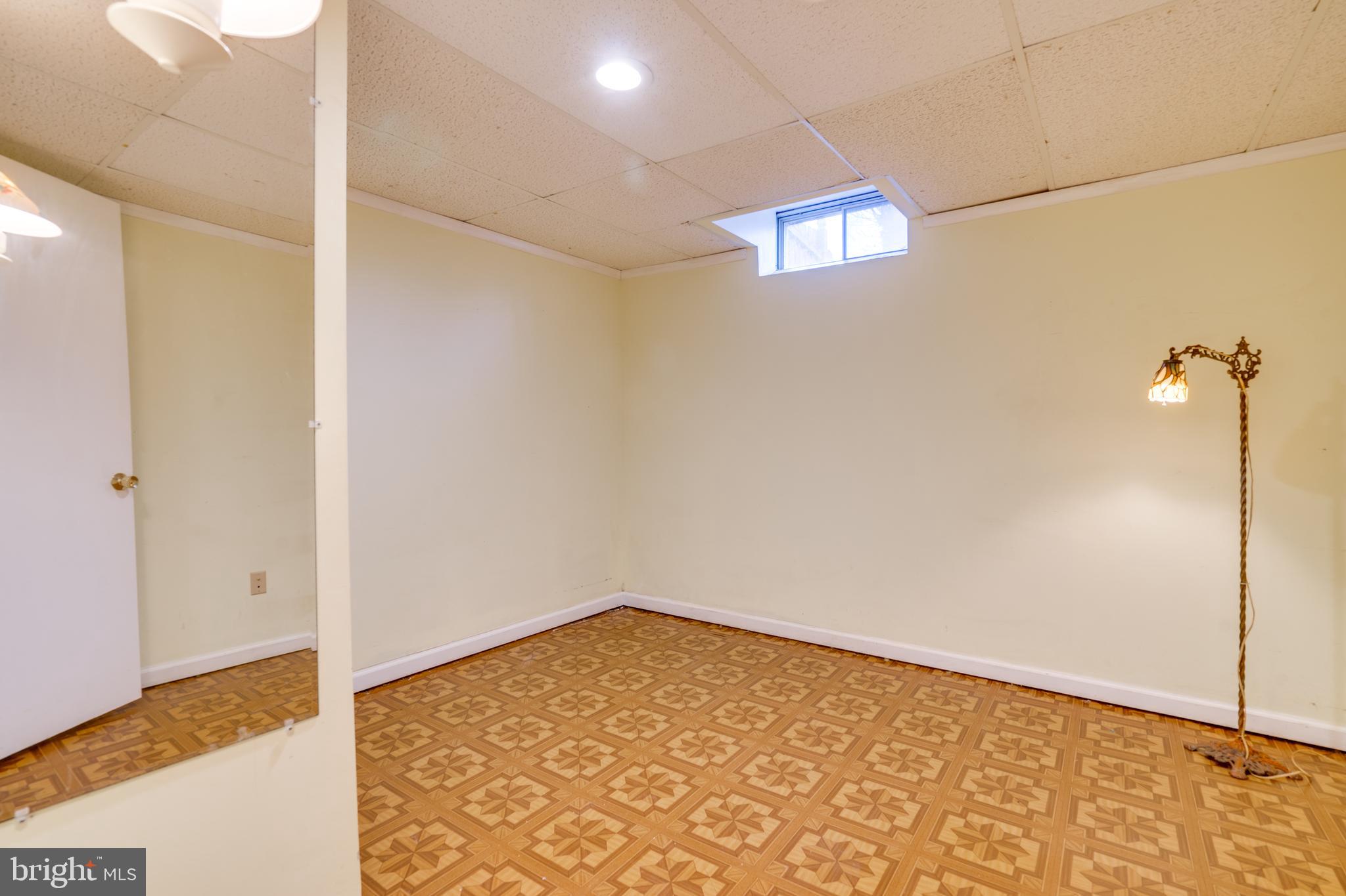 2851 Edgelea Road Vienna, VA 22181 - Photo 53 of 70