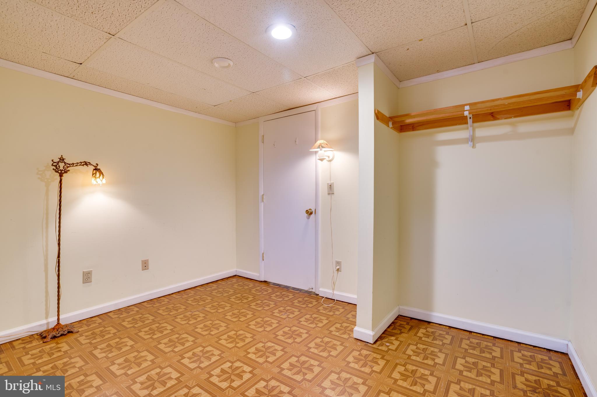 2851 Edgelea Road Vienna, VA 22181 - Photo 56 of 70