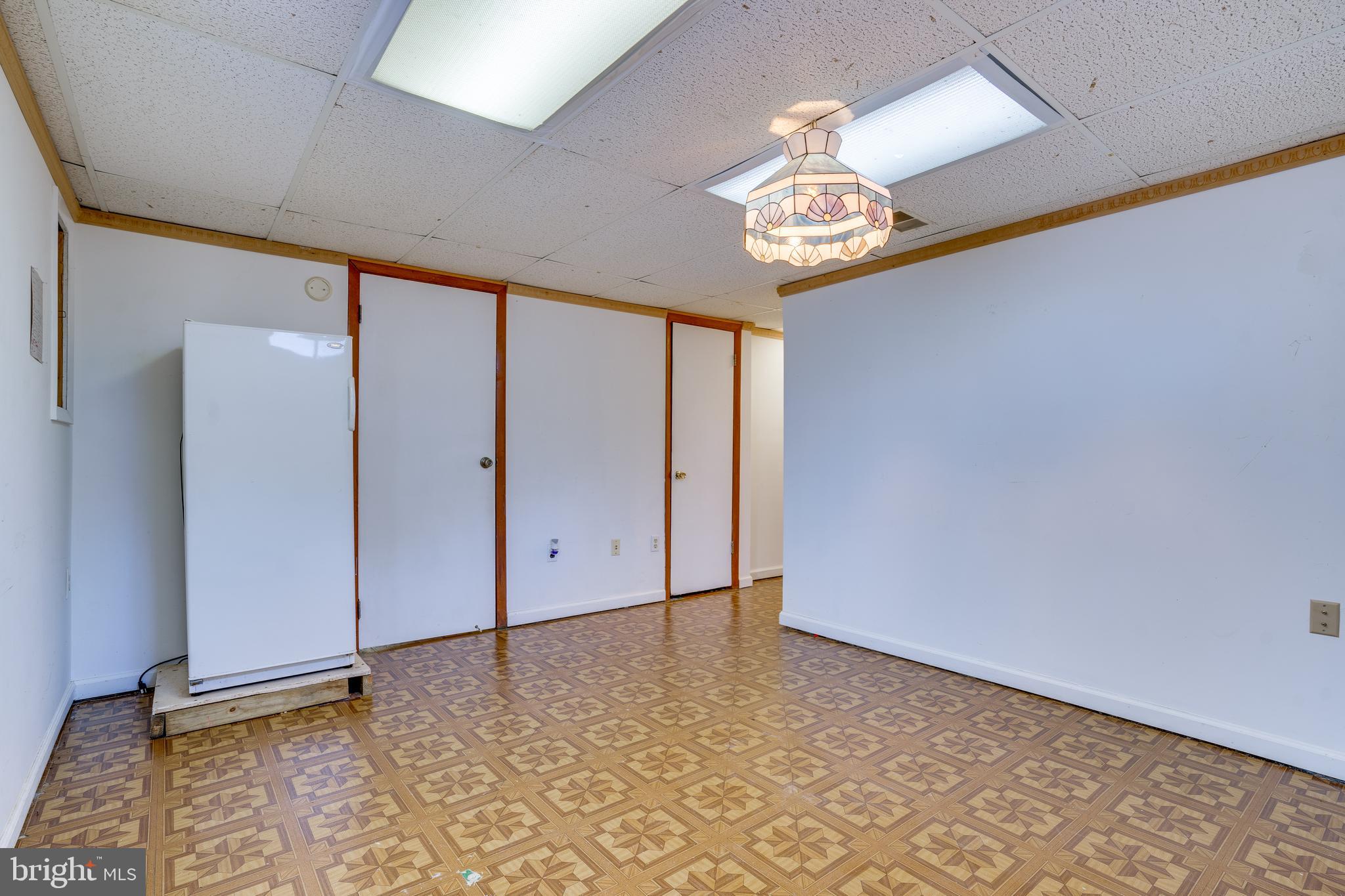 2851 Edgelea Road Vienna, VA 22181 - Photo 57 of 70