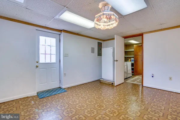 $890,000 | 2851 Edgelea Road, Vienna, VA 22181