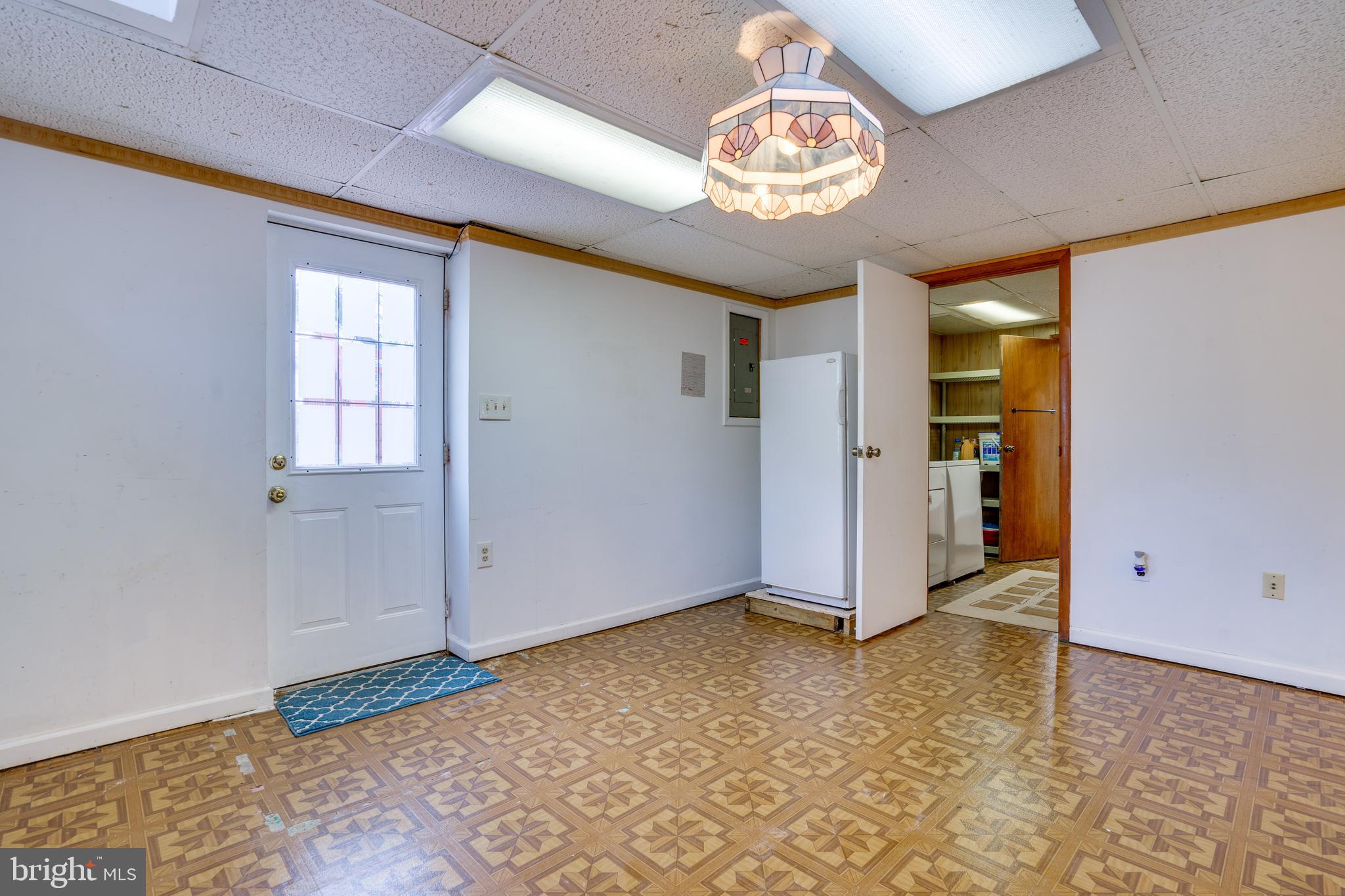 2851 Edgelea Road Vienna, VA 22181 - Photo 58 of 70