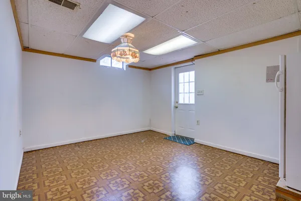 $890,000 | 2851 Edgelea Road, Vienna, VA 22181