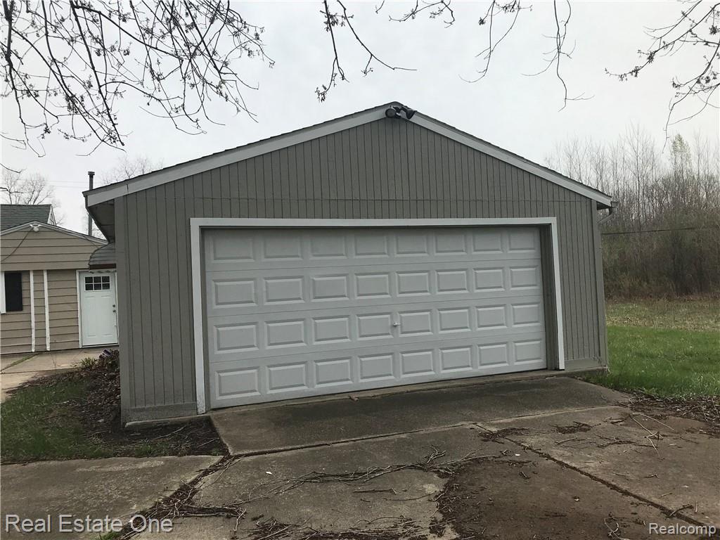 26101 Karr Road Belleville, MI 48111 - Photo 2 of 21 49D48293-F5E7-4943-BE99-6FB3F3EBE7EB.jpeg