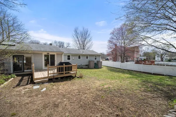 $550,000 | 7 Walsh Road, Holbrook, MA 02343