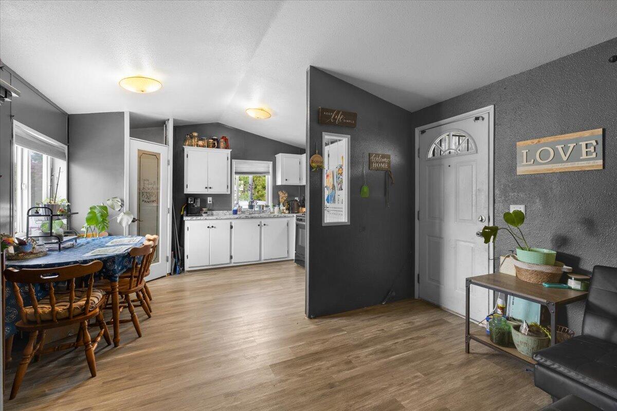 11427 Blackwell Road, Unit 2 Central Point, OR 97502 - Photo 5 of 14 07-CI_5438