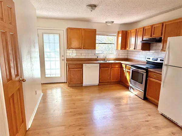 $1,600 | 15205 Cavalier Canyon Drive, Unit B, Lakeway, TX 78734