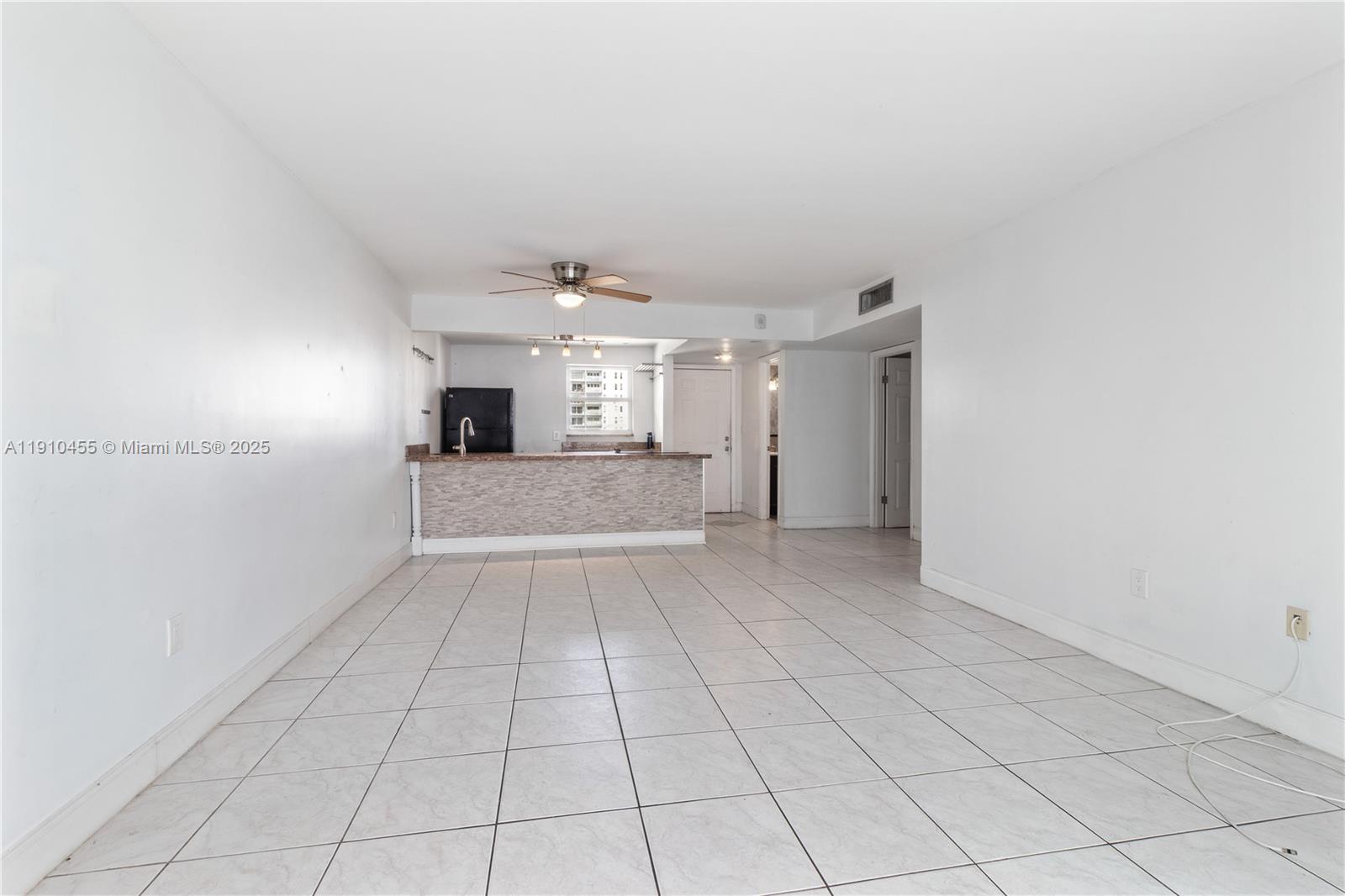 1245 West Avenue, Unit 502 Miami Beach, FL 33139 - Photo 4 of 17 a view of a livingroom with an empty space