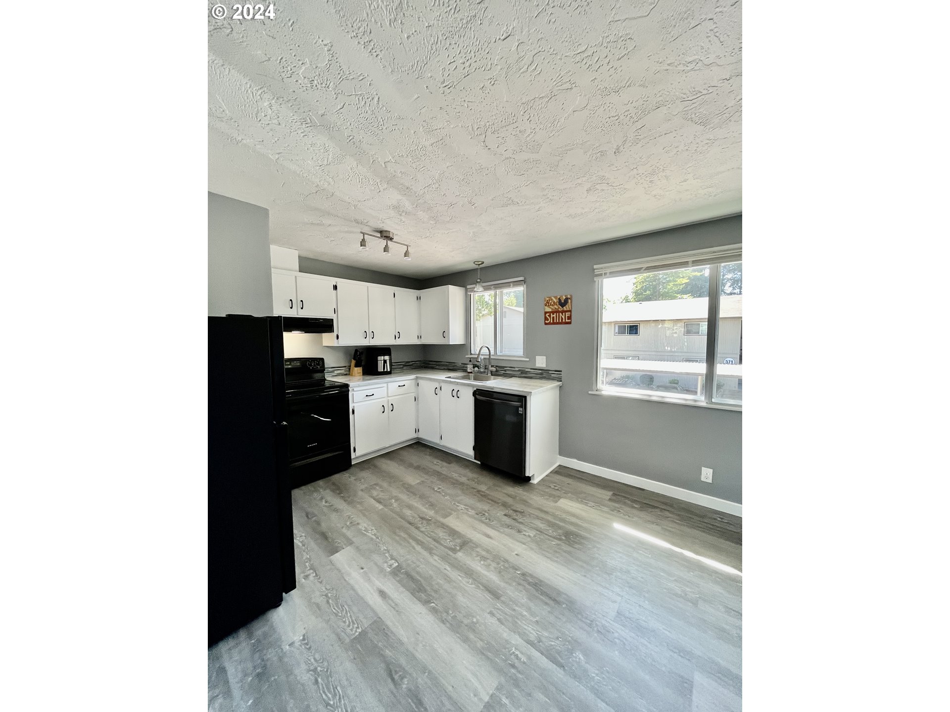599 Coburg Road, Unit 8A Eugene, OR 97401 - Photo 3 of 24 Gallery Image 3