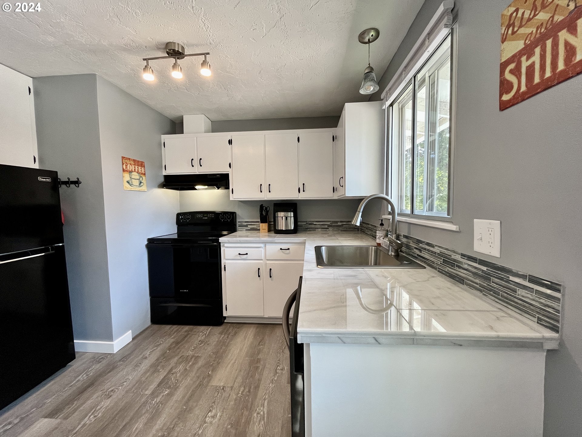 599 Coburg Road, Unit 8A Eugene, OR 97401 - Photo 4 of 24 Gallery Image 4