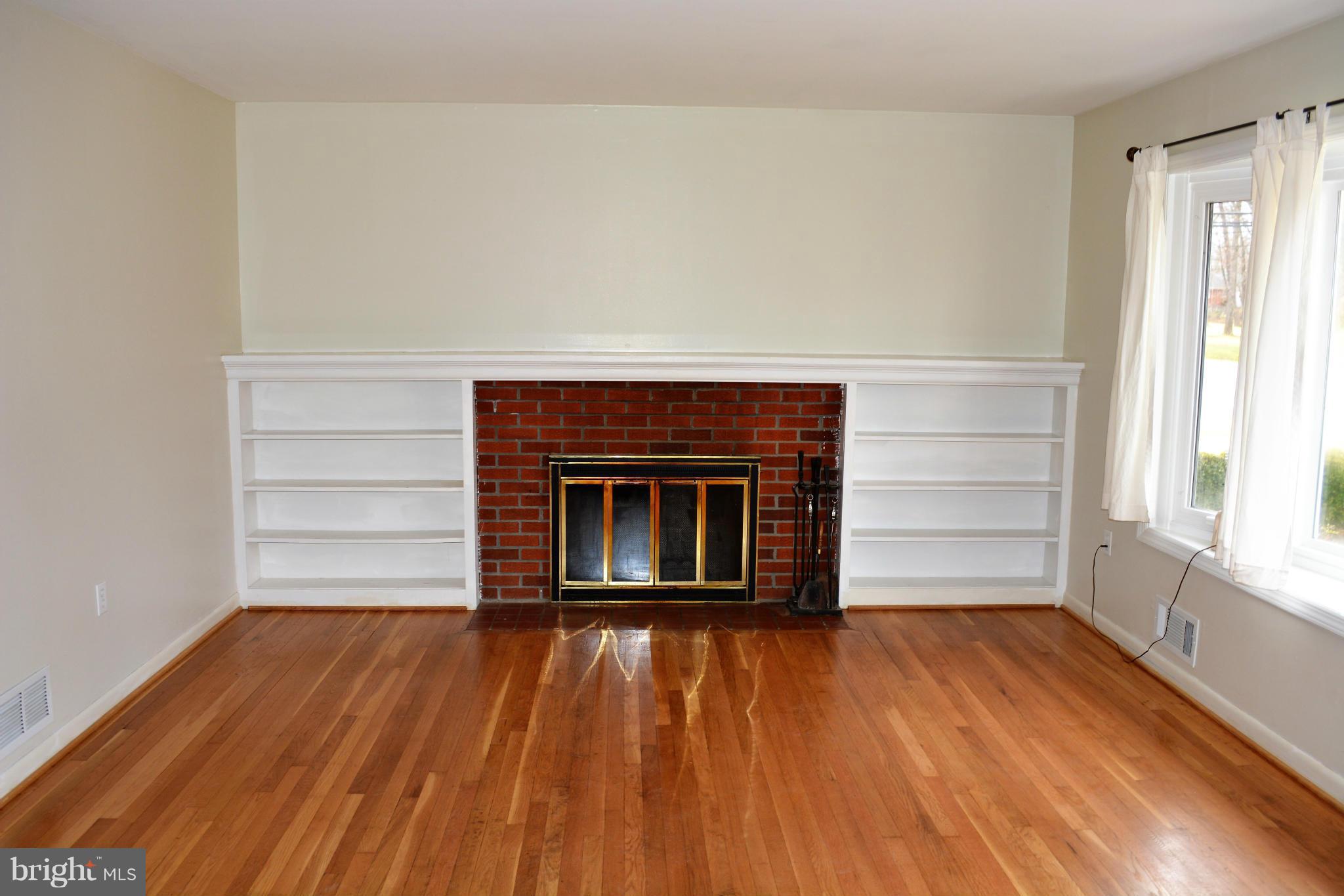 16113 Kenny Road Laurel, MD 20707 - Photo 4 of 22 Living Room