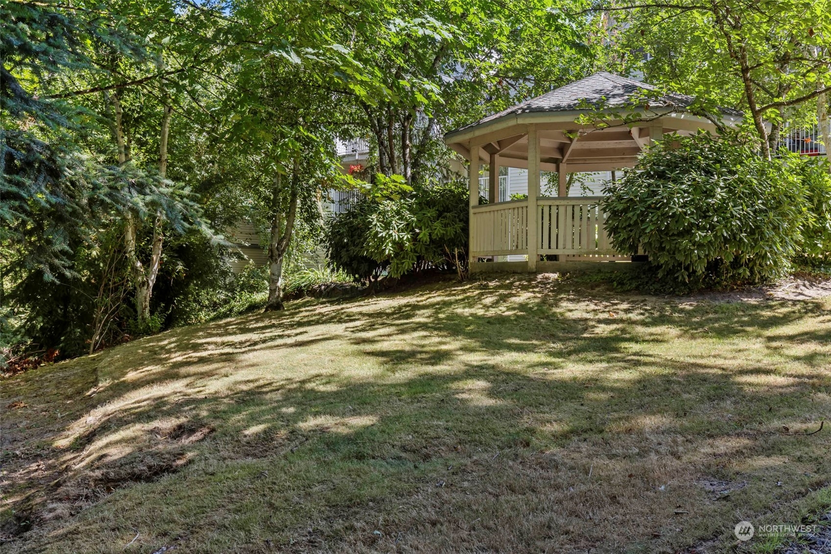 949 Aberdeen Avenue Northeast, Unit E216 Renton, WA 98056 - Photo 21 of 23 a view of a house with a yard