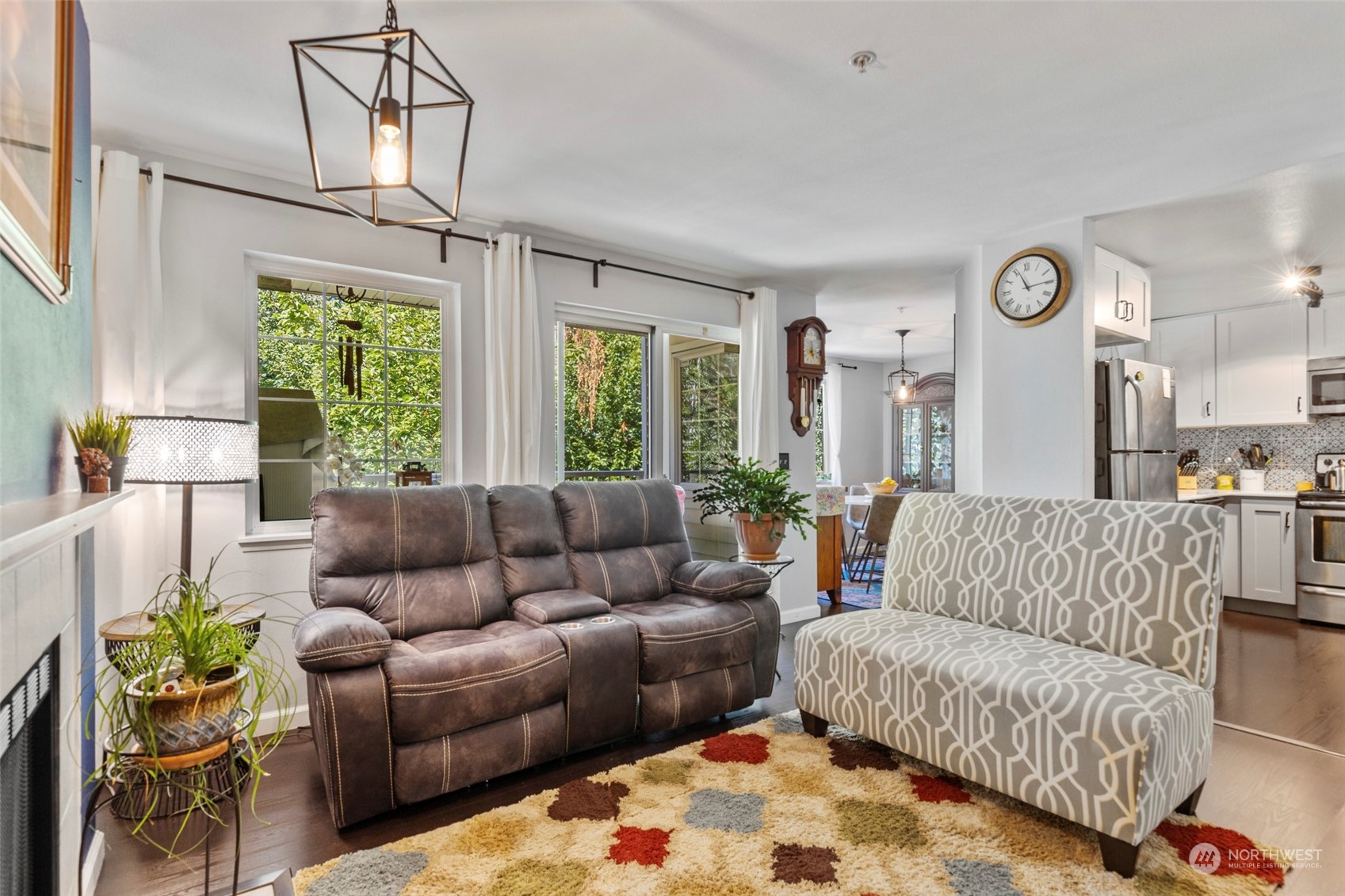 949 Aberdeen Avenue Northeast, Unit E216 Renton, WA 98056 - Photo 6 of 23 a living room with furniture and a large window