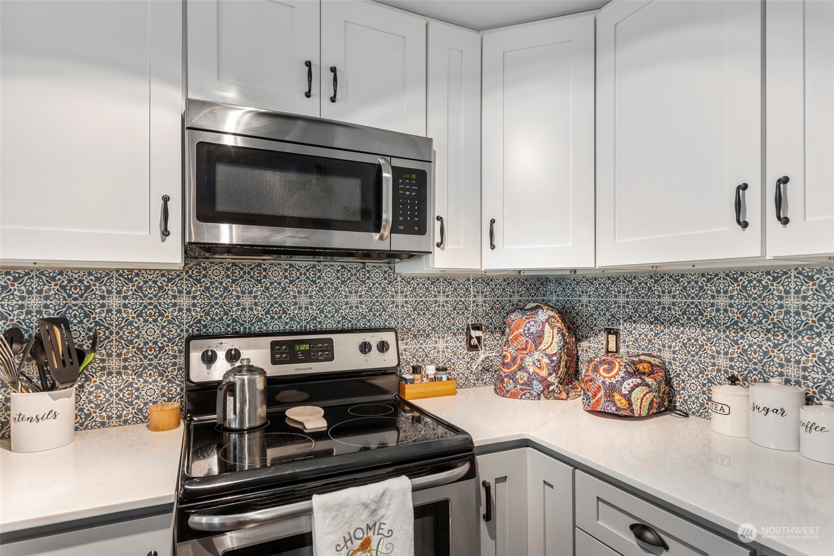 949 Aberdeen Avenue Northeast, Unit E216 Renton, WA 98056 - Photo 9 of 23 a kitchen with appliances a sink and cabinets