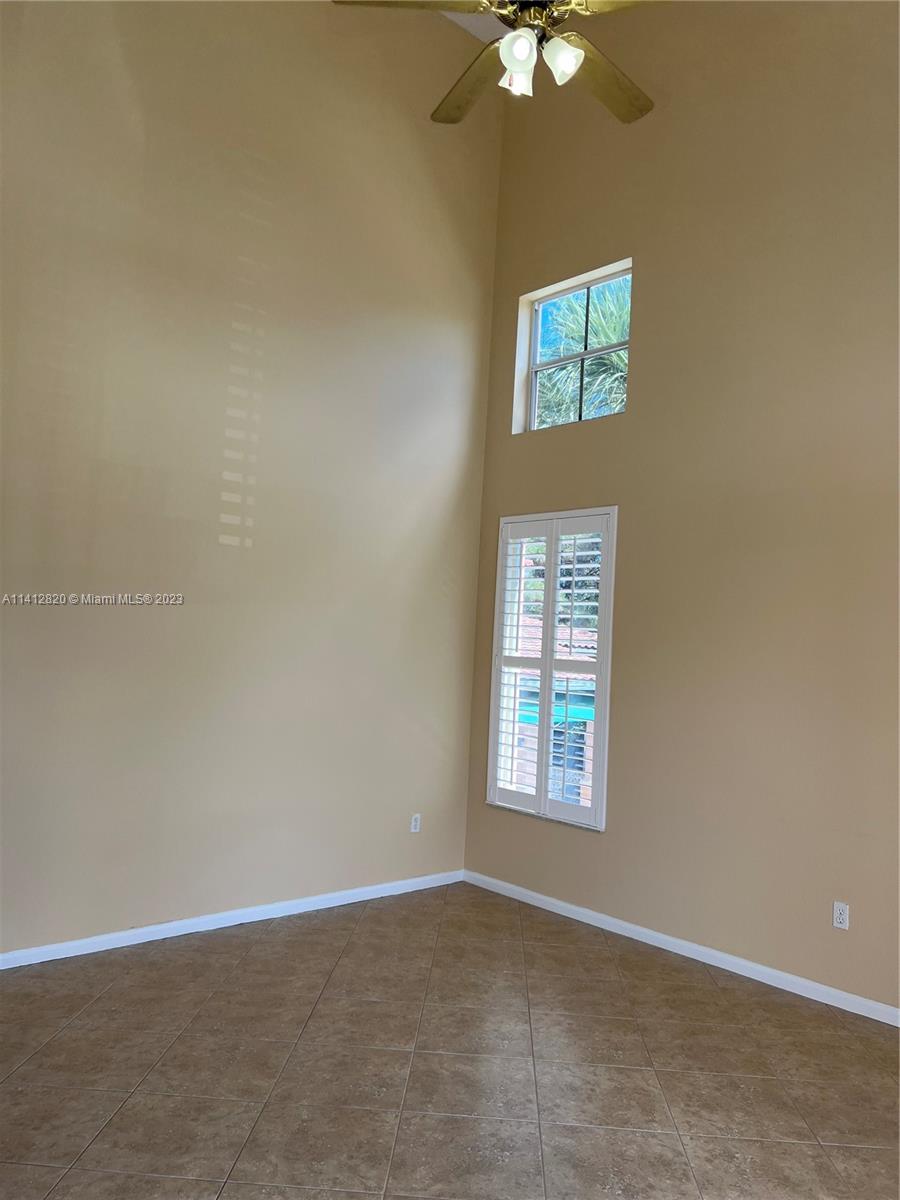 4812 Central Boulevard, Unit 20 Jupiter, FL 33458 - Photo 19 of 24 an empty room with a window