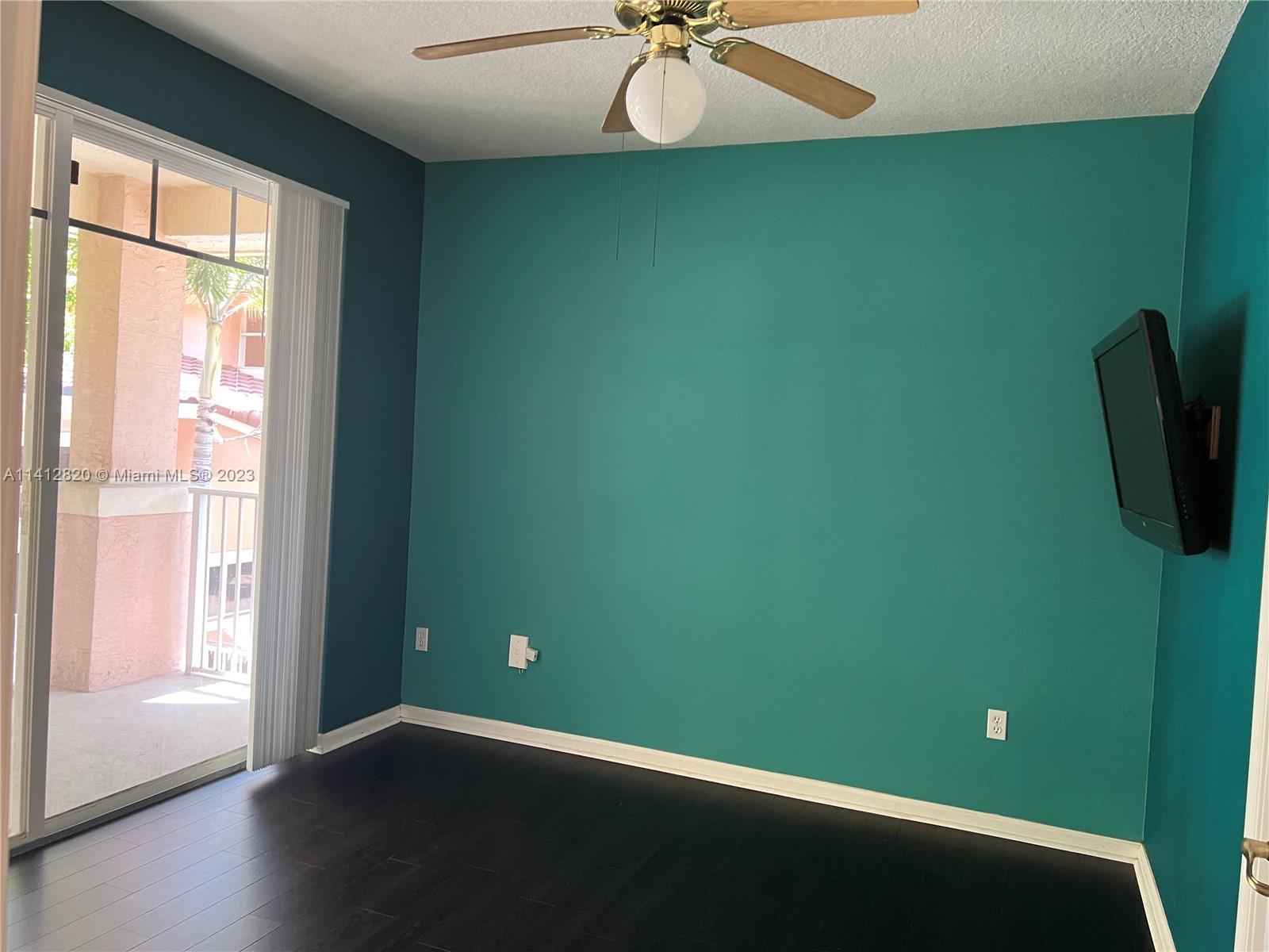 4812 Central Boulevard, Unit 20 Jupiter, FL 33458 - Photo 20 of 24 a view of a room with window and a projector