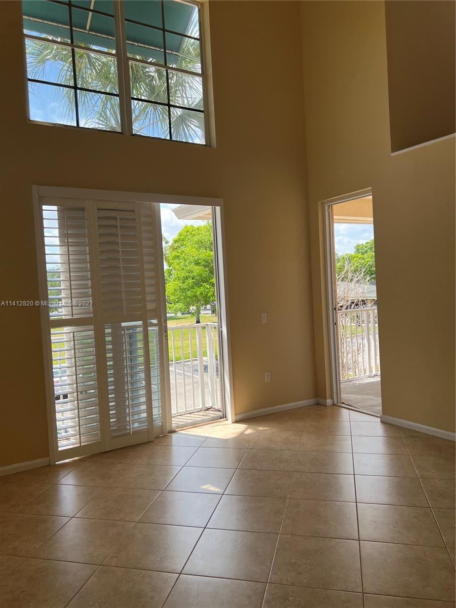 4812 Central Boulevard, Unit 20 Jupiter, FL 33458 - Photo 8 of 24 a view of an empty room with a window
