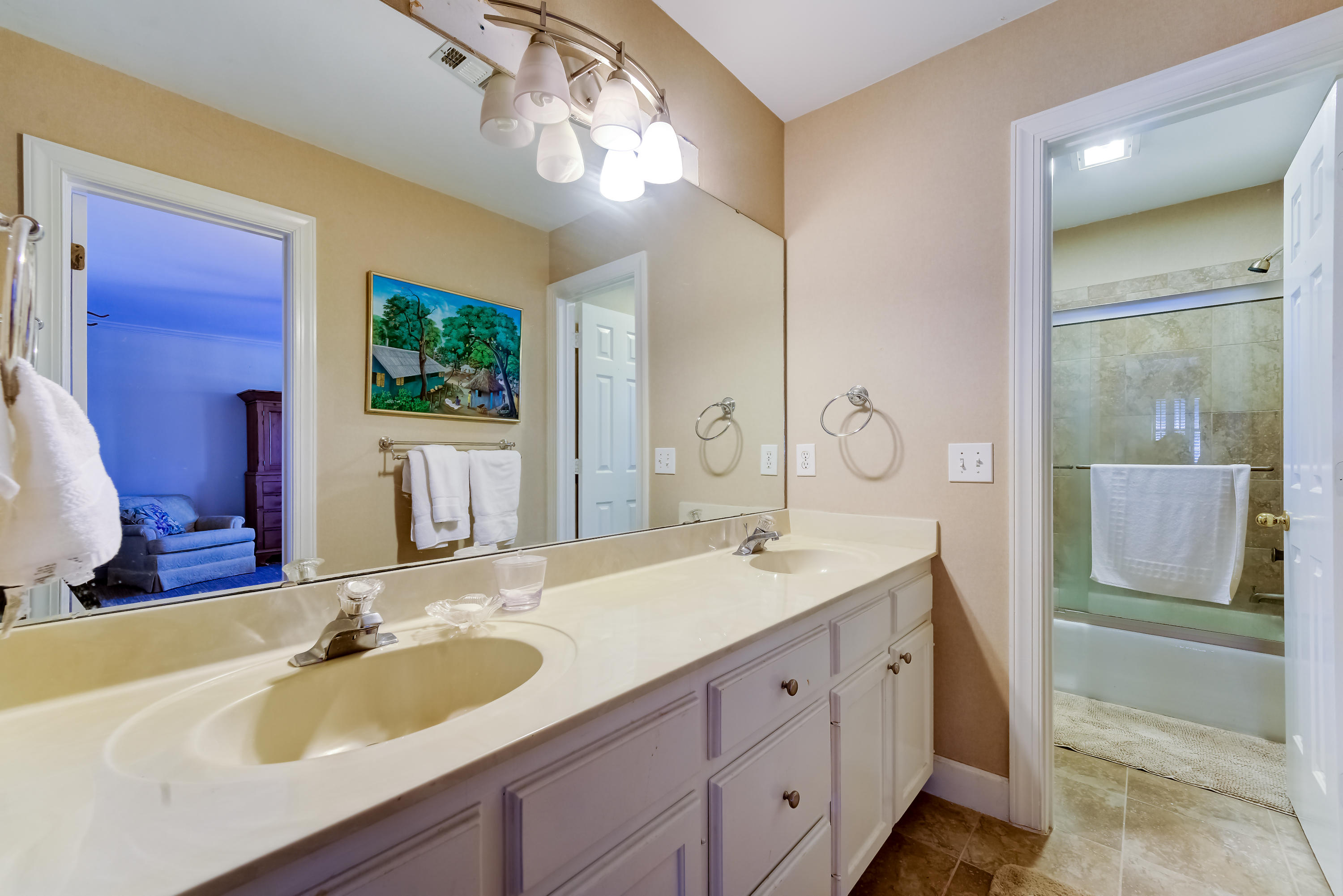 558 Planters Loop Mount Pleasant, SC 29464 - Photo 26 of 41 En Suite Guest Bath