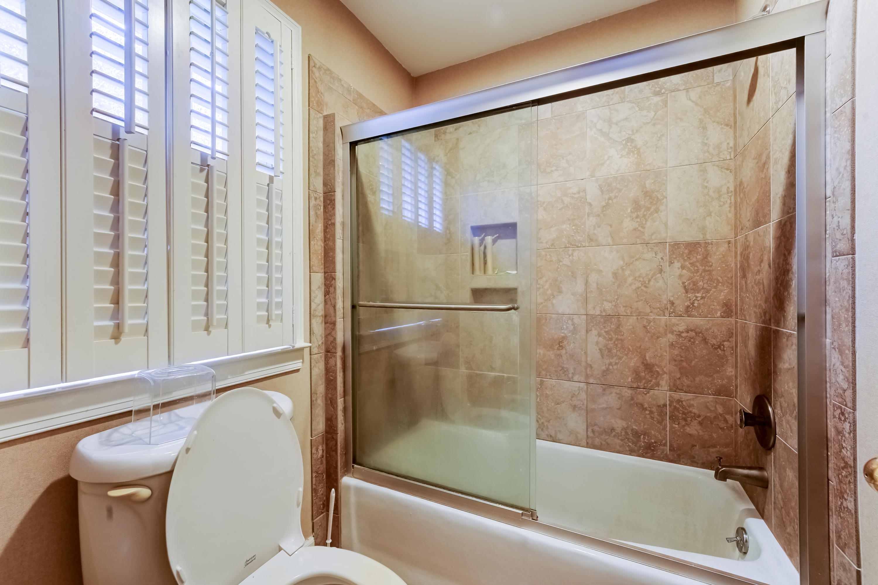 558 Planters Loop Mount Pleasant, SC 29464 - Photo 27 of 41 En Suite Bath