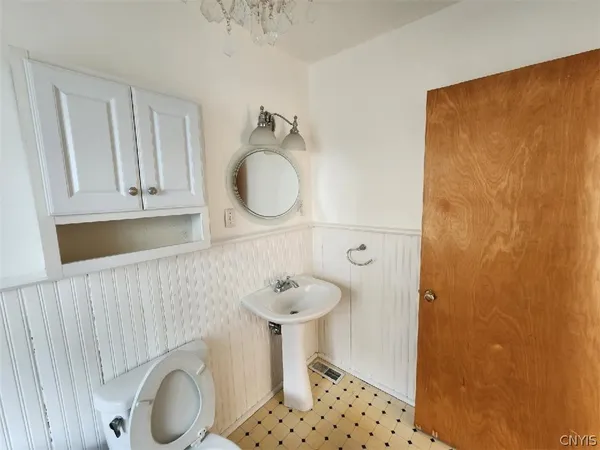 $1,600 | 621 Academy Street, Watertown, NY 13601